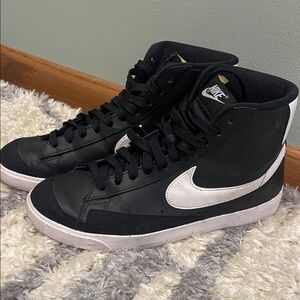Nike Men's Black and White High-Top Sneakers